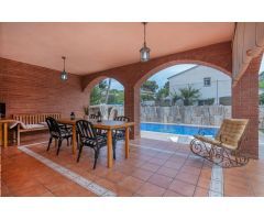 CASA EXCLUSIVA EN VENTA EN CASTELLDEFELS