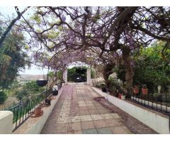 Venta de Cortijo Restaurado con Parcela en Terque