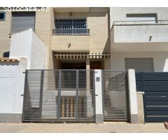 ¿Te gustaría vivir en una casa moderna,  reformada, la zona más tranquila de Dolores, Alicante?