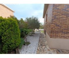 CHALET INDEPENDIENTE CON PISCINA Y AMPLIO JARDIN