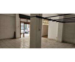 ### Local Versátil en Alquiler: Ideal para Almacenaje u Otros Usos, con Acceso Dual y Dos Baños