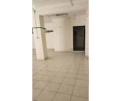 ### Local Versátil en Alquiler: Ideal para Almacenaje u Otros Usos, con Acceso Dual y Dos Baños