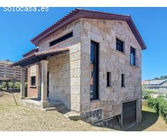 ¡Oportunidad! Se vende chalet de piedra en Aldán