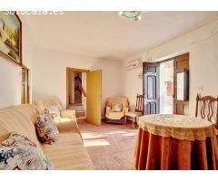 Encantadora casa en venta en Uleila del Campo! Espacios amplios y encanto rural.