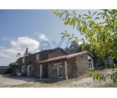 ¡Una casa Tradicional en el Rural con Posibilidades Infinitas!
