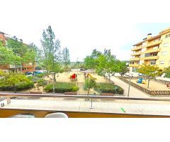 ¡Espacioso piso con parking y trastero con vistas al parque en Esparraguera!