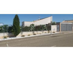CHALET EN URBANIZACIÓN CAMPO DE GOLF - LAYOS