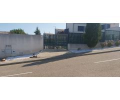 CHALET EN URBANIZACIÓN CAMPO DE GOLF - LAYOS