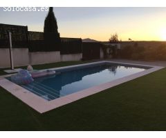 CHALET EN URBANIZACIÓN CAMPO DE GOLF - LAYOS