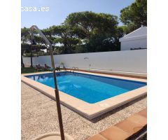Maravillosa Charlet en Playa La Barrosa, Costa Sancti Petri