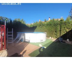 Chalet en venta en Nambroca – 2 plantas, 4 dormitorios, terraza con barbacoa y jardín privado