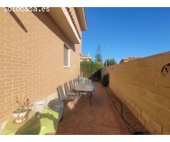 Chalet en venta en Nambroca – 2 plantas, 4 dormitorios, terraza con barbacoa y jardín privado
