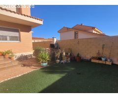 Chalet en venta en Nambroca – 2 plantas, 4 dormitorios, terraza con barbacoa y jardín privado