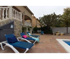 Preciosa casa con Piscina y licencia turística