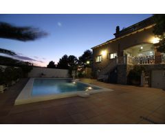 Preciosa casa con Piscina y licencia turística