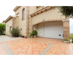 Preciosa casa con Piscina y licencia turística