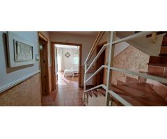 Chalet Adosado con Buhardilla y Garaje Bodega