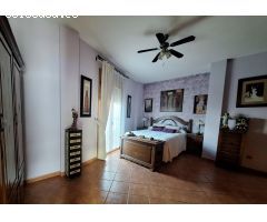 Chalet Pareado de Alta Calidad en el Centro de Coín