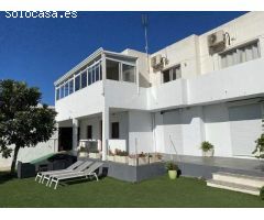 Espectacular Casa de Dos Plantas con Amplios Espacios y Jardín: ¡Tu Hogar Ideal en Ibiza!