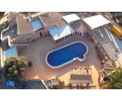 FINCA CON VARIOS EDIFICIOS Y ESTABLOS EN ROJALES (TORREJÓN SAN BRUNO)