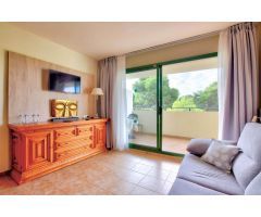 Magnífico piso, con gran terraza, piscina comunitaria  y Licencia Turística en Cap Salou