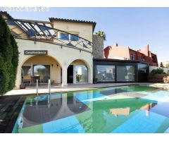 Excepcional casa con muelle privado y piscina infinita