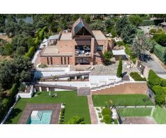 Exclusiva Casa en Molino de la Hoz, Las Rozas: Tu Refugio de Lujo en la Naturaleza