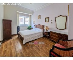 Se vende piso en el centro de A Coruña, al lado de la playa