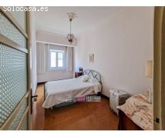 Se vende piso en el centro de A Coruña, al lado de la playa
