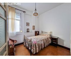 Se vende piso en el centro de A Coruña, al lado de la playa