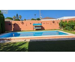 CHALET CON PISCINA EN PARCELA RUSTICA DE CASI 1.000 M²