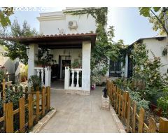 CHALET PAREADO EN ESPARTINAS.