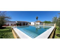 Casa Chalet en Lora del Rio con Piscina