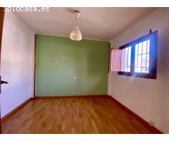 ¡Oportunidad única en La Cañada! Chalet con gran potencial!