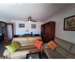 ¡Preciosa vivienda con terraza a escasos metros de la playa!
