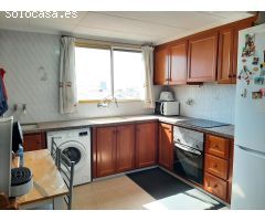 ¡Preciosa vivienda con terraza a escasos metros de la playa!