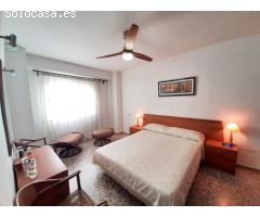 ¡Preciosa vivienda con terraza a escasos metros de la playa!