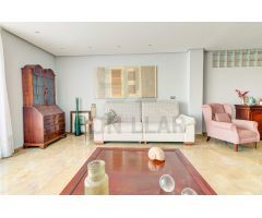 Exclusiva vivienda con vistas a Plaza de la Reina