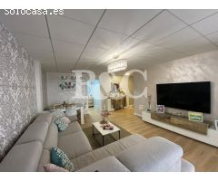 PLANTA BAJA DE TRES DORMITORIOS CON TERRAZA DE 115 METROS Y GARAJE