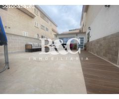 PLANTA BAJA DE TRES DORMITORIOS CON TERRAZA DE 115 METROS Y GARAJE