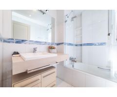 Chalet Pareado con Gran Potencial en Parcela de 600 m² – Ascensor, Jardín y Garaje