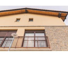 A solo 10 minutos de Pamplona, en la tranquila localidad de Urdaniz chalet seminuevo