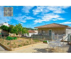 CASA A CUATRO VIENTOS DE OBRA SEMINUEVA CON VISTAS A MAR Y JARDÍN!