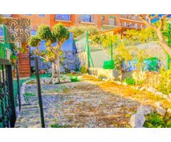 ESPECTACULAR CASA COM JARDÍN A POCOS METROS DE PLAZA ITALIA