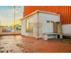 CASA CON GARAJE CON VISTAS DESPEJADAS!