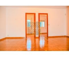 CASA CON GARAJE CON VISTAS DESPEJADAS!