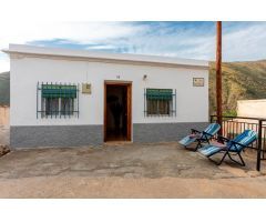 Bonita casa de pueblo con preciosas vistas a la montaña.