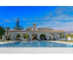 ESPECTACULAR CASA DE LUJO CON LICENCIA DE HOTEL RURAL: UNA JOYA ARQUITECTÓNICA EN UN ENTORNO IDÍLICO