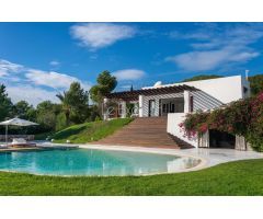 VILLA DE ESTILO MEDITERRÁNEO CON VISTAS AL MAR