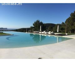 VILLA DE ESTILO MEDITERRÁNEO CON VISTAS AL MAR